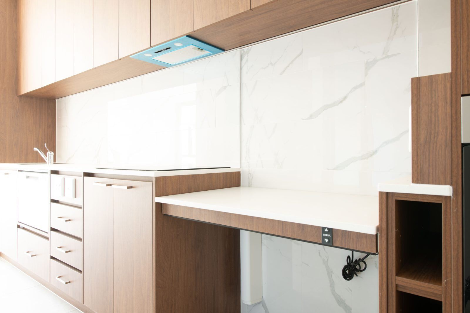 Photo 4 of 11: Motorised height-adjustable kitchen bench