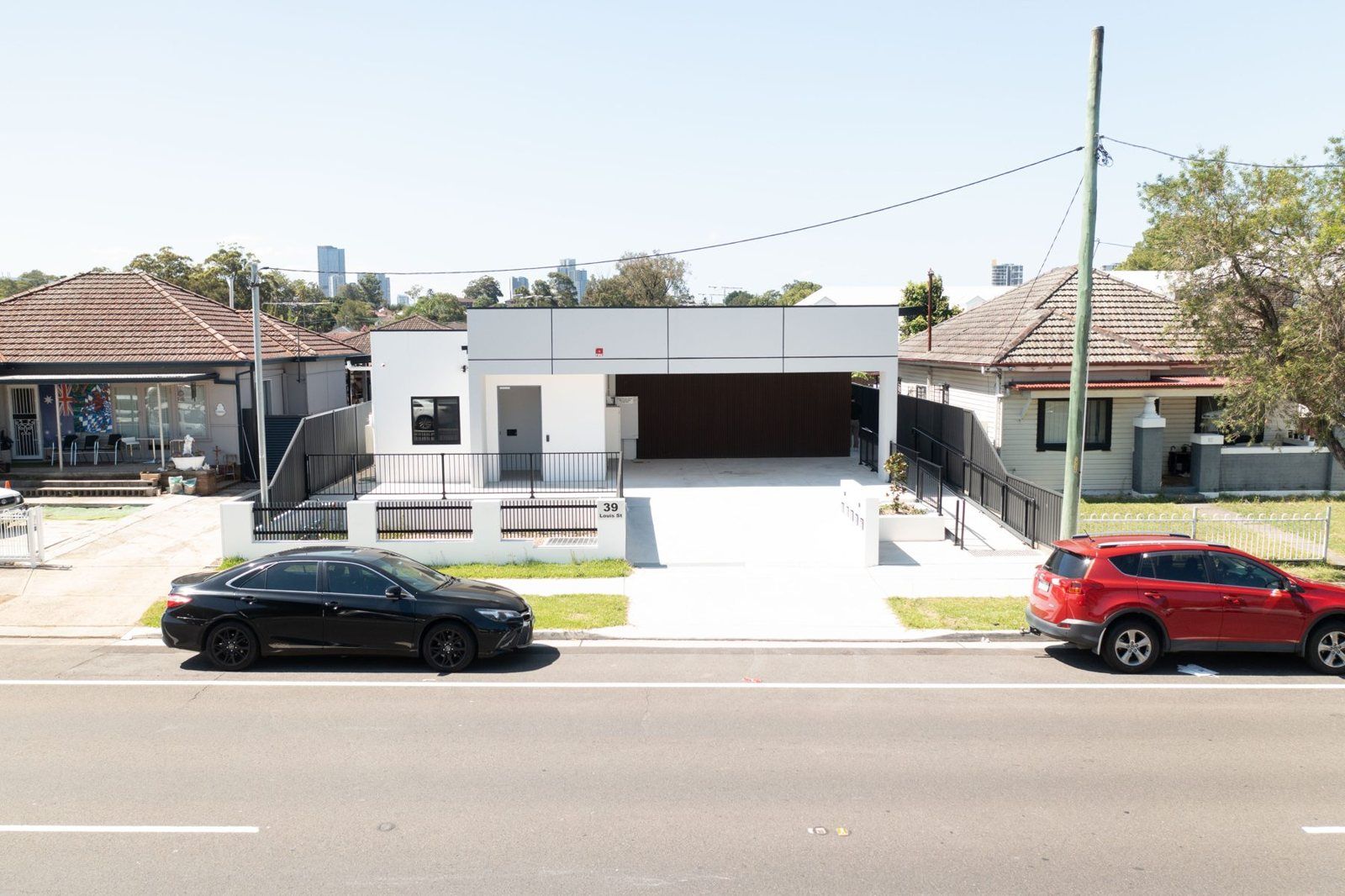 Photo 2 of 10: Front of the new single-storey villa development on Louis Street, Granville